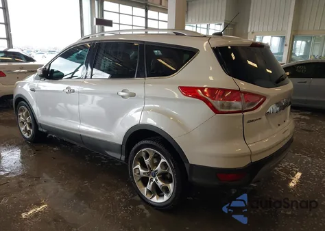 2016 Ford Escape Titanium z USA, uszkodzony, nr VIN 1FMCU0J92GUA29836